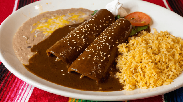 Enchiladas en Mole.